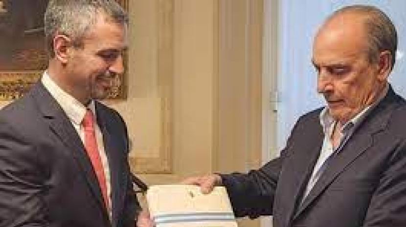 La ley ómnibus de reforma del Estado propone privatizar 41 empresas ...